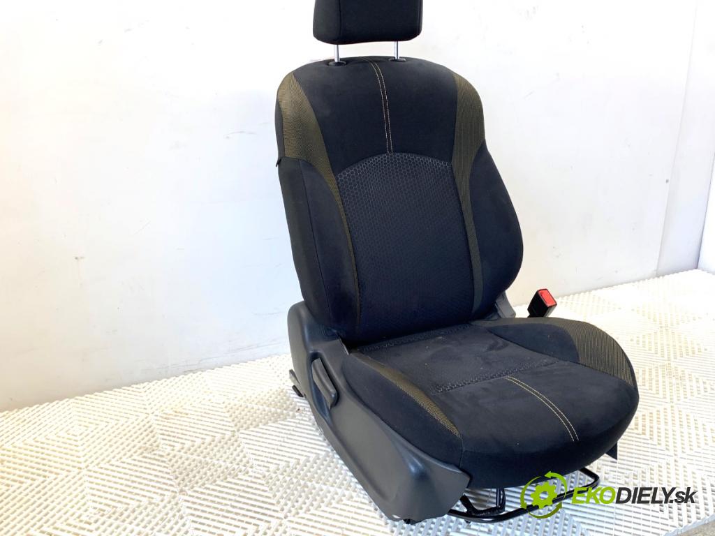 NISSAN JUKE F15 SUV 2017 85 kW 1.2 DIG-T 1197 sedadlo pravý přední část