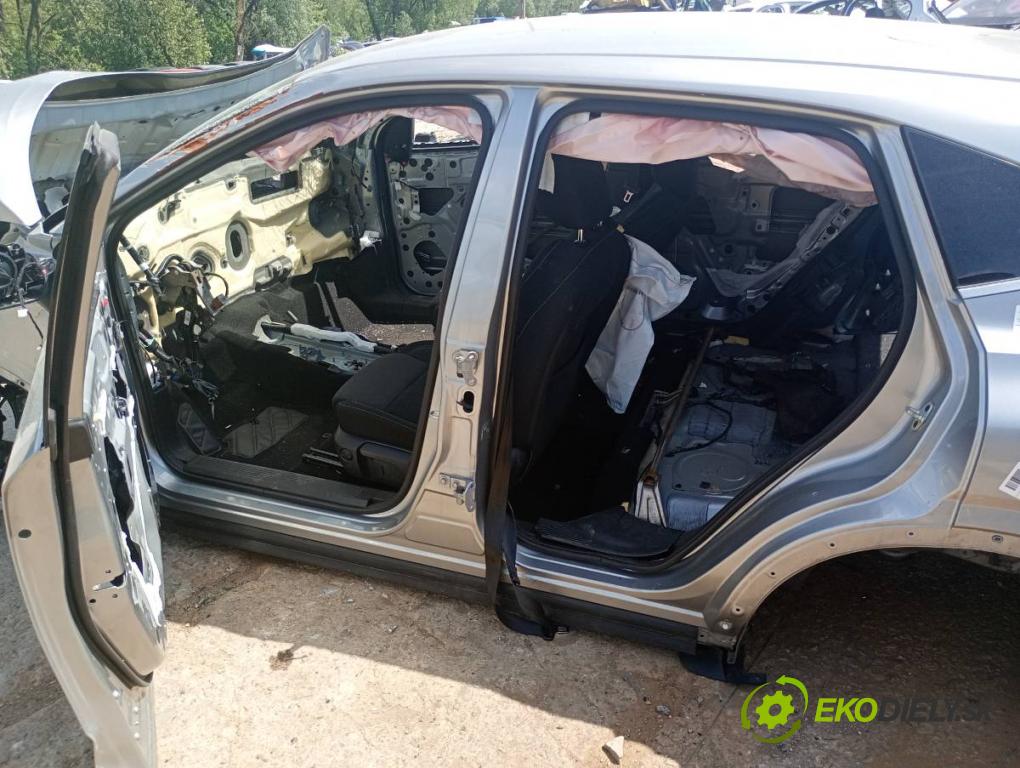 NISSAN QASHQAI J12 SUV 2023 116 kW 1.3 DIG-T 1332 karoséria ČTVRŤÁK: Blatník prah strecha PODŁUŻNICA