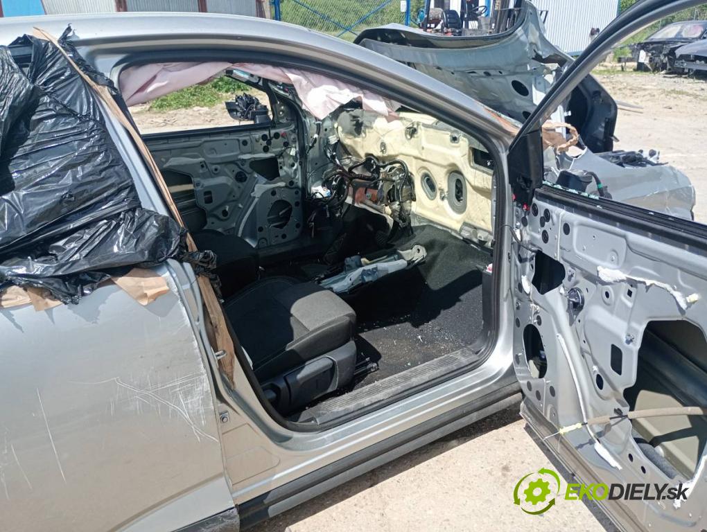 NISSAN QASHQAI J12 SUV 2023 116 kW 1.3 DIG-T 1332 karoséria ČTVRŤÁK: Blatník prah strecha PODŁUŻNICA