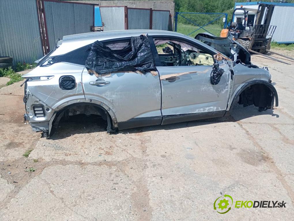 NISSAN QASHQAI J12 SUV 2023 116 kW 1.3 DIG-T 1332 karoséria ČTVRŤÁK: Blatník prah strecha PODŁUŻNICA