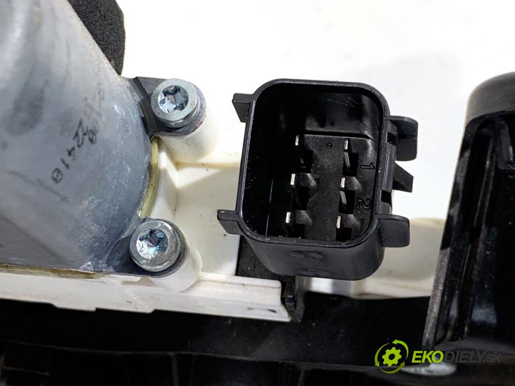 JAGUAR XF II Kombi 2018 177 kW 2.0 D AWD 1999 mechanismus okna levý přední část GX6323201AF