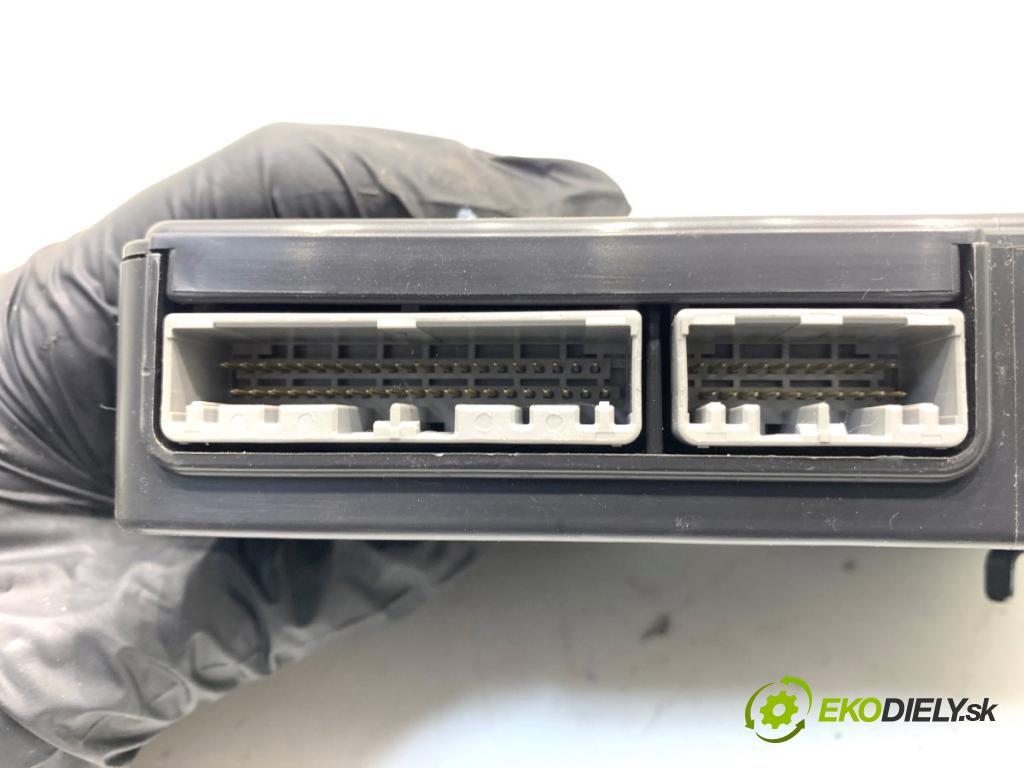 JAGUAR XF II Kombi 2018 177 kW 2.0 D AWD 1999 Modul KEYLESS HPLA-19H440-AD