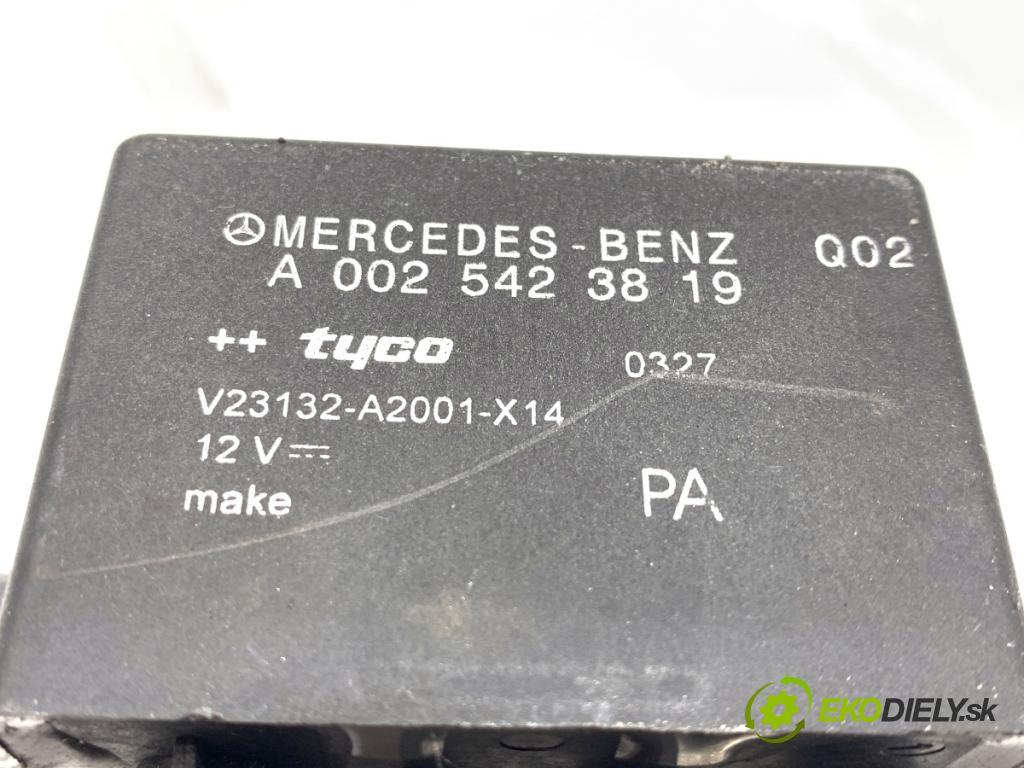 MERCEDES-BENZ S211 Kombi 2003 110 kW E 220 T CDI (211.206) 2148 relé svíček žhavení A0025423819 (Relé)