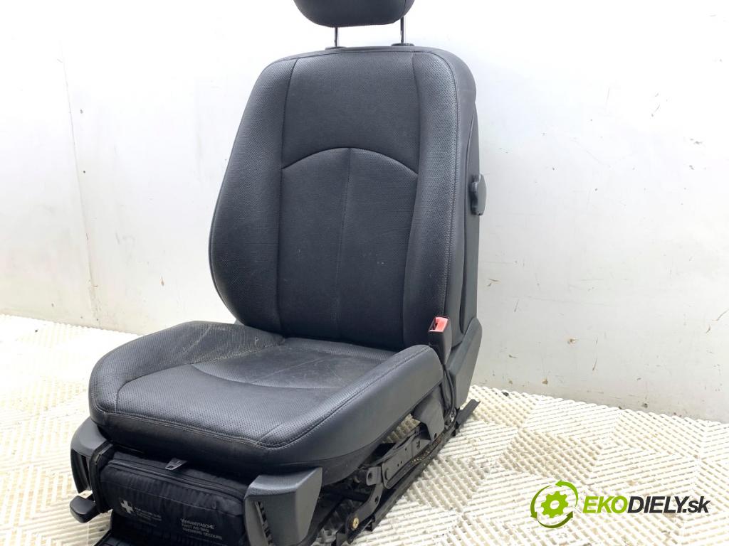 MERCEDES-BENZ S211 Kombi 2003 110 kW E 220 T CDI (211.206) 2148 Sedadlo pravy predný