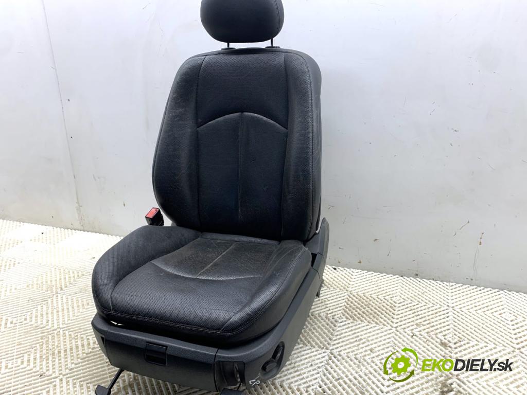 MERCEDES-BENZ S211 Kombi 2003 110 kW E 220 T CDI (211.206) 2148 sedadlo levý přední část