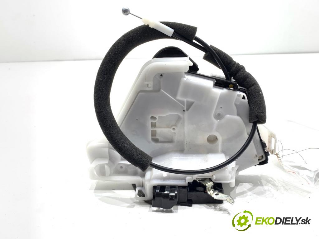 NISSAN QASHQAI J12 SUV 2023 116 kW 1.3 DIG-T 1332 zámok Dvere pravy predný 