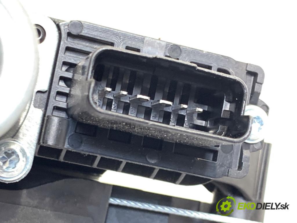NISSAN QASHQAI J12 SUV 2023 116 kW 1.3 DIG-T 1332 mechanismus okna pravý zadní část 827006UA1B