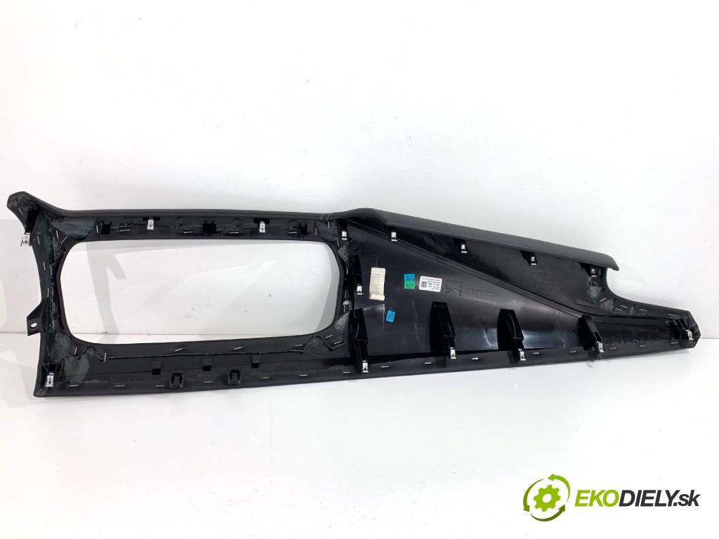 NISSAN QASHQAI J12 SUV 2023 116 kW 1.3 DIG-T 1332 lišty kryt 682116UU0A 684116UN0B (Lišta)