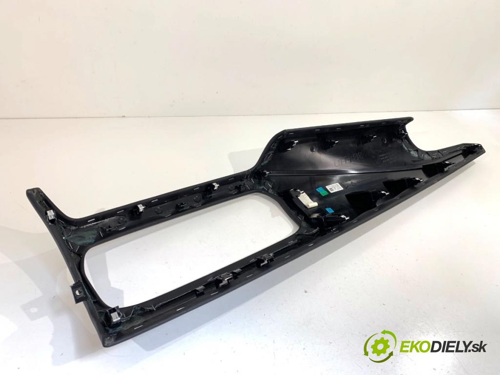 NISSAN QASHQAI J12 SUV 2023 116 kW 1.3 DIG-T 1332 lišty kryt 682116UU0A 684116UN0B (Lišta)