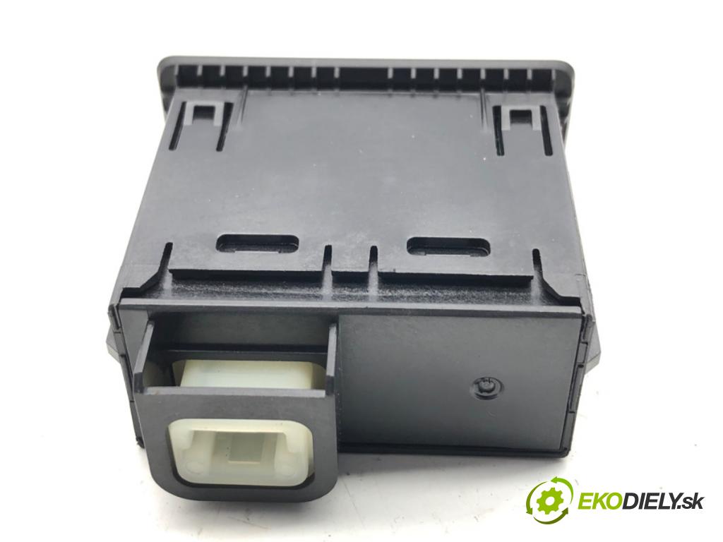 NISSAN QASHQAI J12 SUV 2023 116 kW 1.3 DIG-T 1332 HNÍZDO: USB 253316UA0