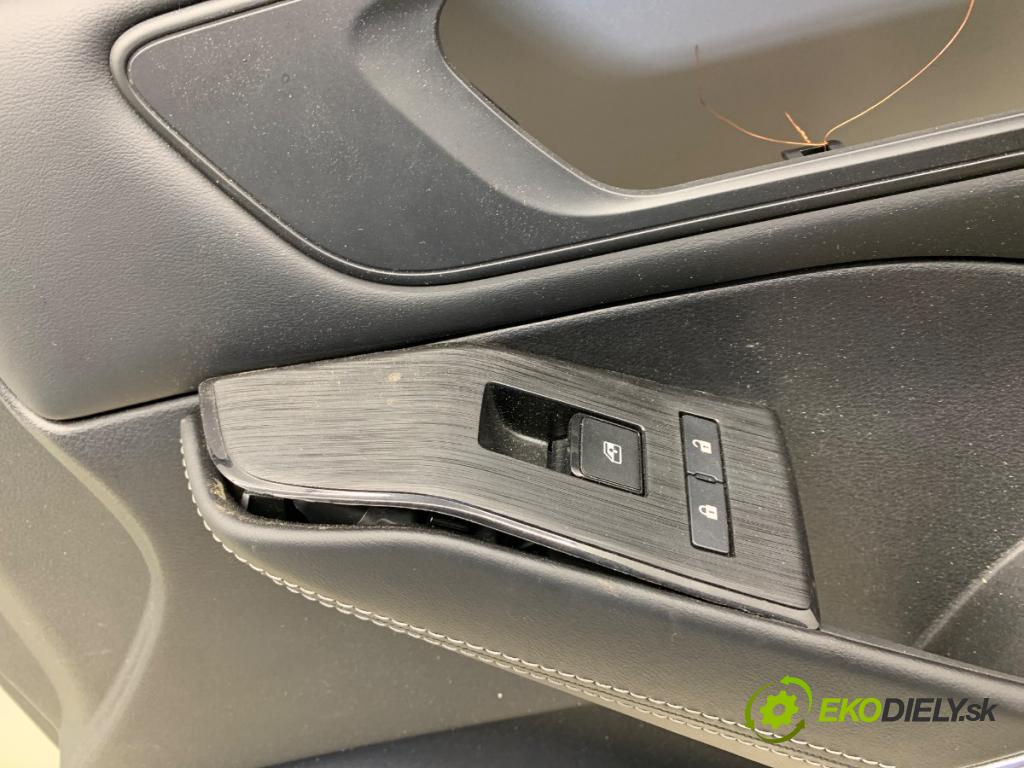 NISSAN QASHQAI J12 SUV 2023 116 kW 1.3 DIG-T 1332 čalúnenie Dvere pravy predný