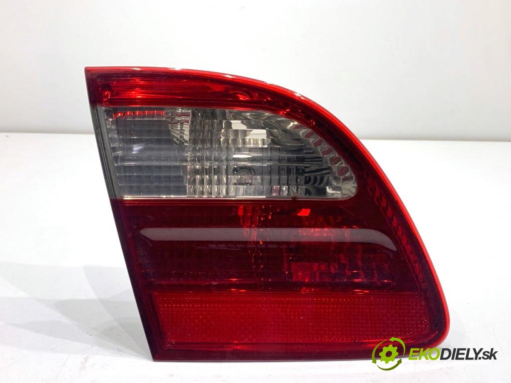 MERCEDES-BENZ S211 Kombi 2003 110 kW E 220 T CDI (211.206) 2148 světlo zadní část levá strana vnitřní  (Klika dveří ostatní)