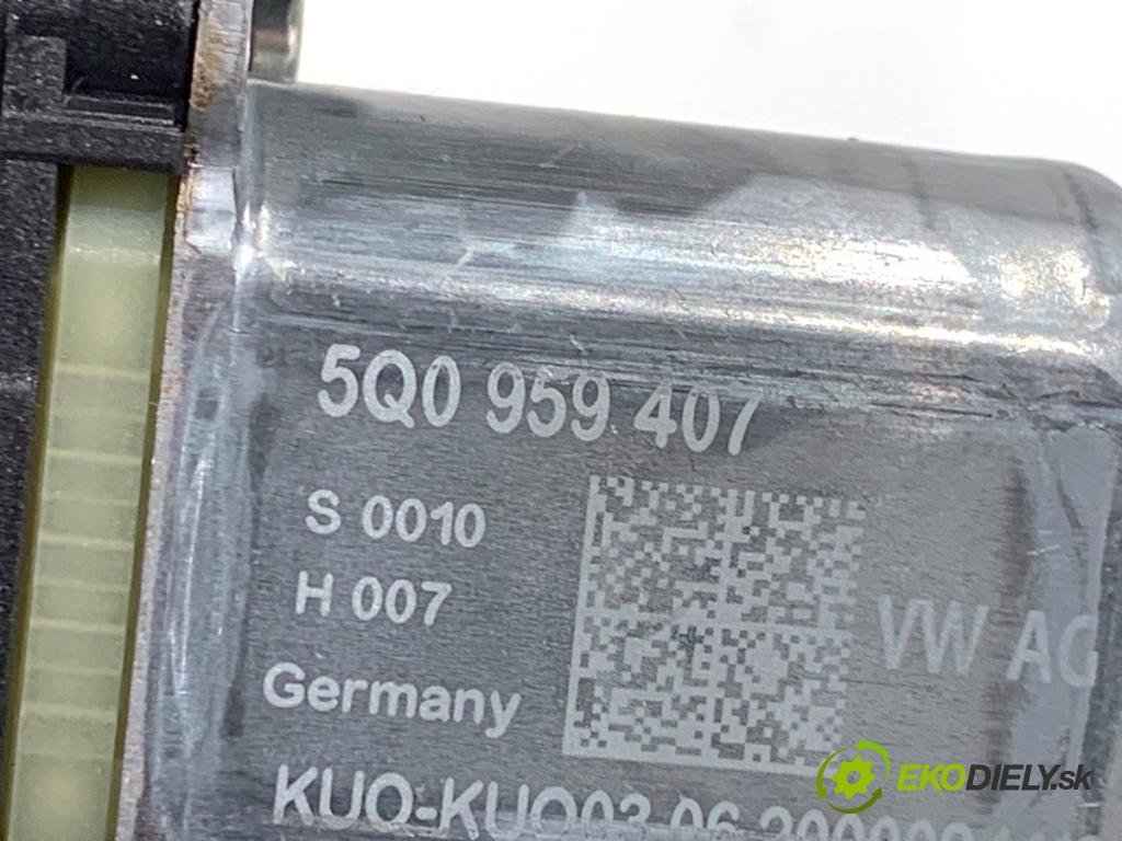 SKODA KAMIQ SUV 2020 110 kW 1.5 TSI 1495 mechanismus okna levý zadní část 5Q0959407