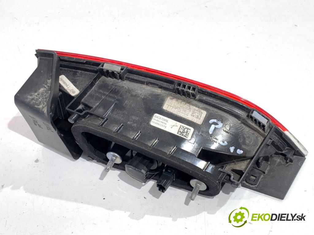 SKODA KAMIQ SUV 2020 110 kW 1.5 TSI 1495 světlo zadní část pravá vnitřní 658945094 (Klika dveří ostatní)
