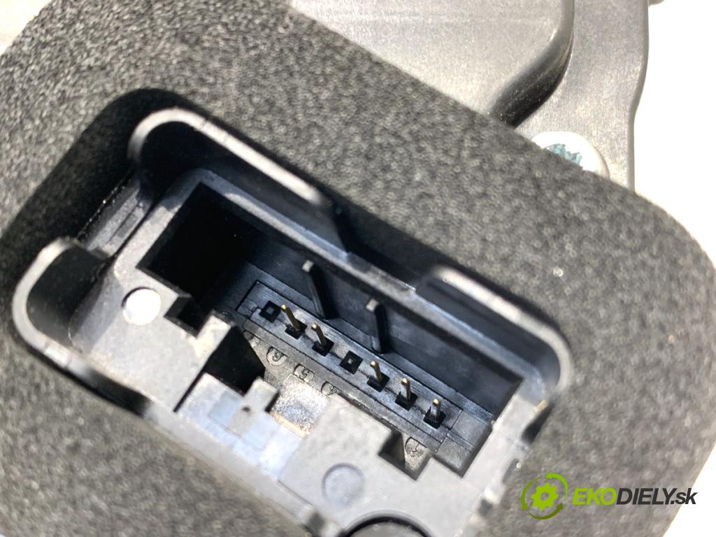 SKODA KAMIQ SUV 2025 110 kW 1.5 TSI 1495 zámok Dvere ľavy predný 10B837015B