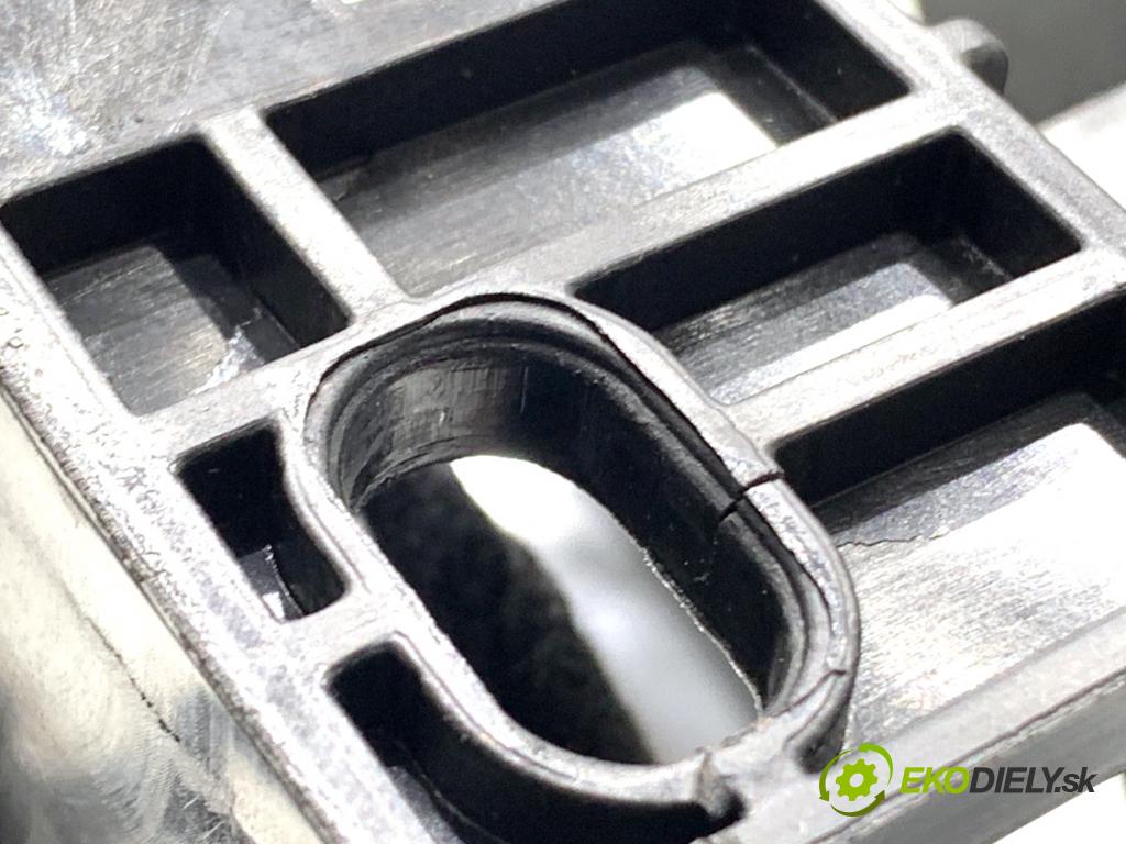 SKODA KAMIQ SUV 2025 110 kW 1.5 TSI 1495 Lakťová opierka 654864207A (Lakťová opierka)