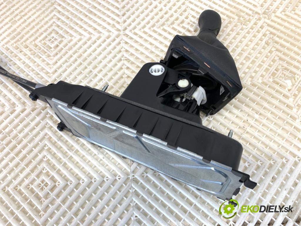 SKODA KAMIQ SUV 2025 110 kW 1.5 TSI 1495 Kulisa 2Q0711049AH (Rýchlostná páka (kulisa))