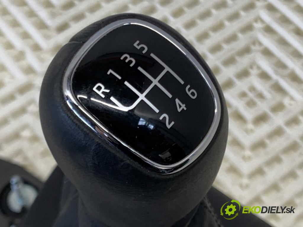 SKODA KAMIQ SUV 2025 110 kW 1.5 TSI 1495 Kulisa 2Q0711049AH (Rýchlostná páka (kulisa))