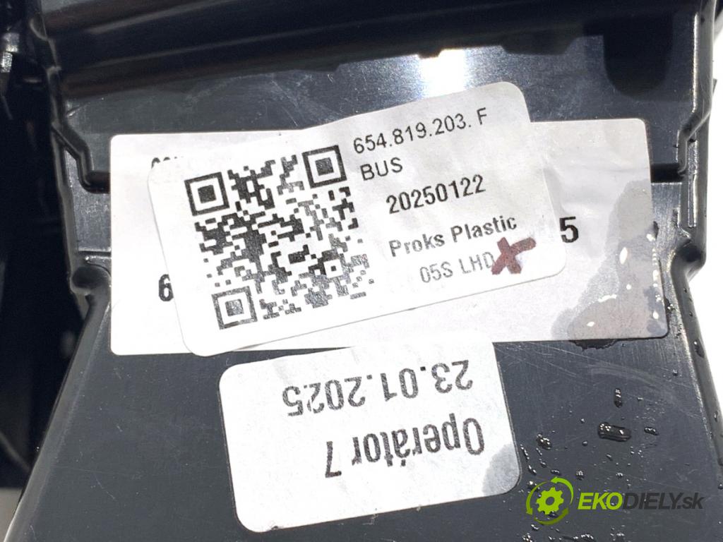 SKODA KAMIQ SUV 2025 110 kW 1.5 TSI 1495 Mriežky kúrenia zad 654819203F