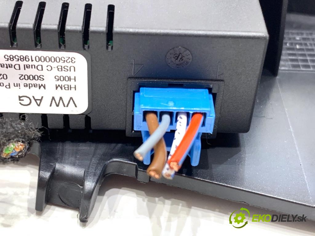 SKODA KAMIQ SUV 2025 110 kW 1.5 TSI 1495 HNÍZDO: USB 657035700