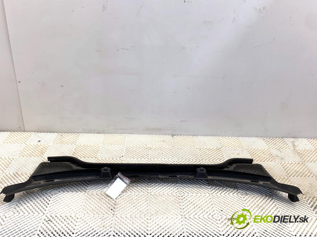 SKODA KAMIQ SUV 2020 110 kW 1.5 TSI 1495 Torpédo, plast pod čelné okno 658819415 (Torpédo (plast pod čelným sklom))