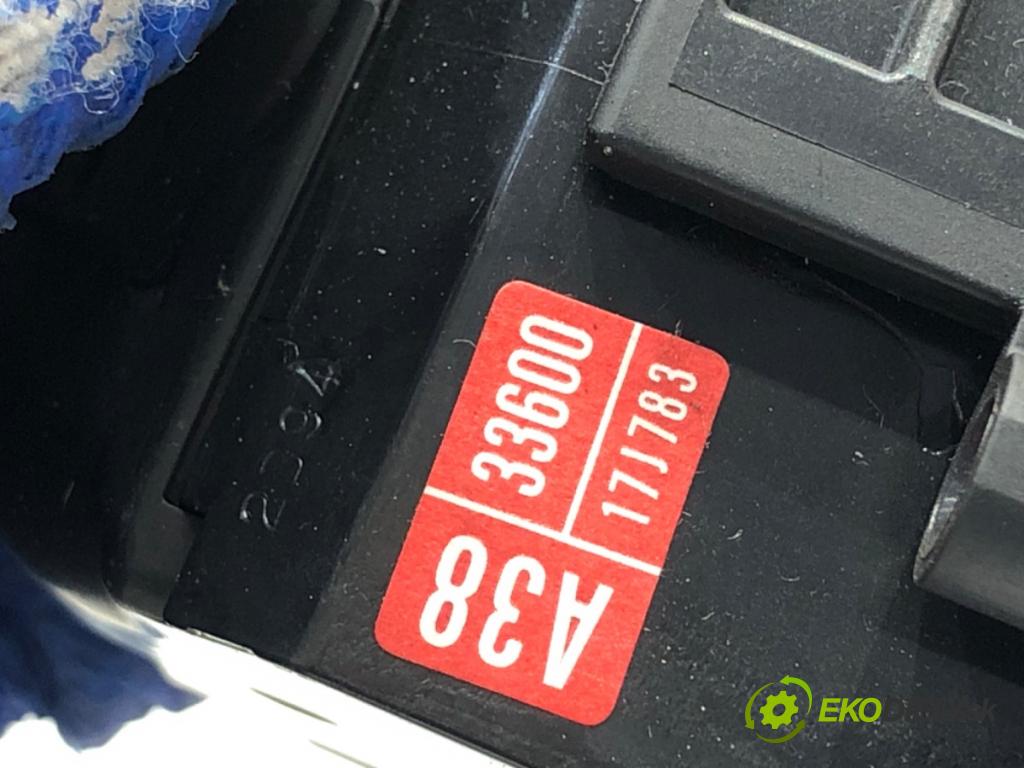 TOYOTA CAMRY sedan 2019 131 kW 2.5 Hybrid (AXVH71_) 2487 Prepínač kombinovaný 33600-17J783 (Prepínacie páčky pod volantom)