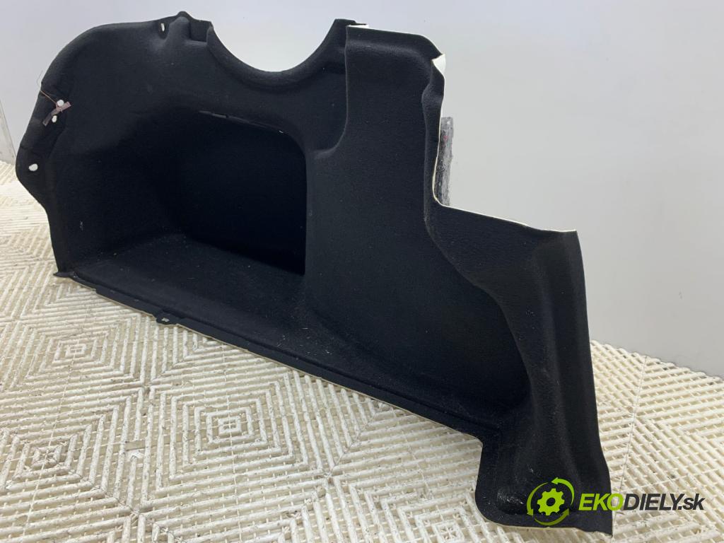 TOYOTA CAMRY sedan 2019 131 kW 2.5 Hybrid (AXVH71_) 2487 čalúnenie kufra ľavy 64722-33200