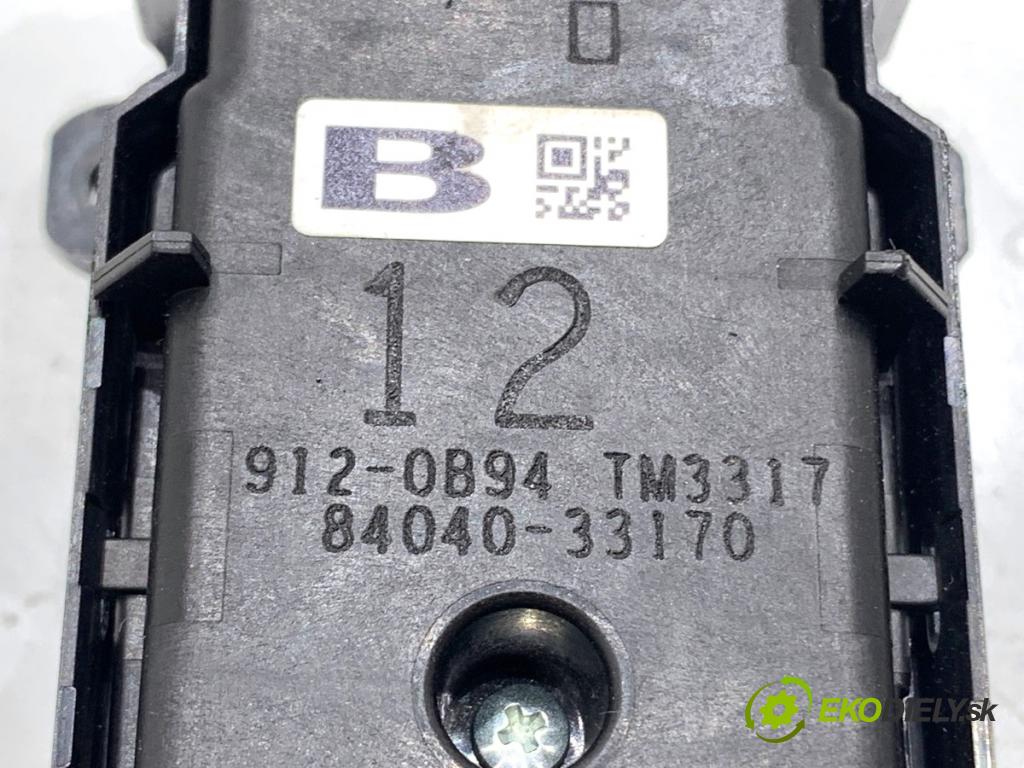 TOYOTA CAMRY sedan 2019 131 kW 2.5 Hybrid (AXVH71_) 2487 Prepínač okien 84040-33170 (Prepínacie páčky pod volantom)