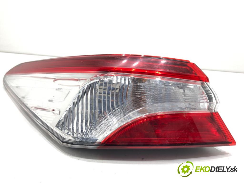 TOYOTA CAMRY sedan 2019 131 kW 2.5 Hybrid (AXVH71_) 2487 světlo levý zadní část 