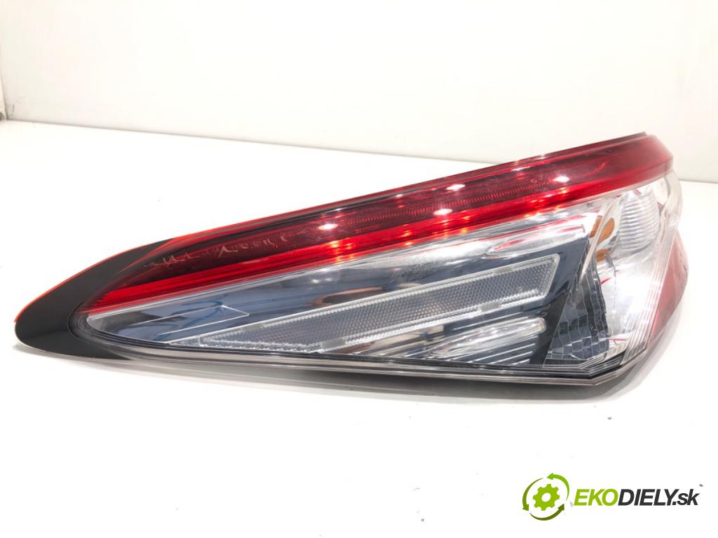TOYOTA CAMRY sedan 2019 131 kW 2.5 Hybrid (AXVH71_) 2487 Svetlo ľavy zad
