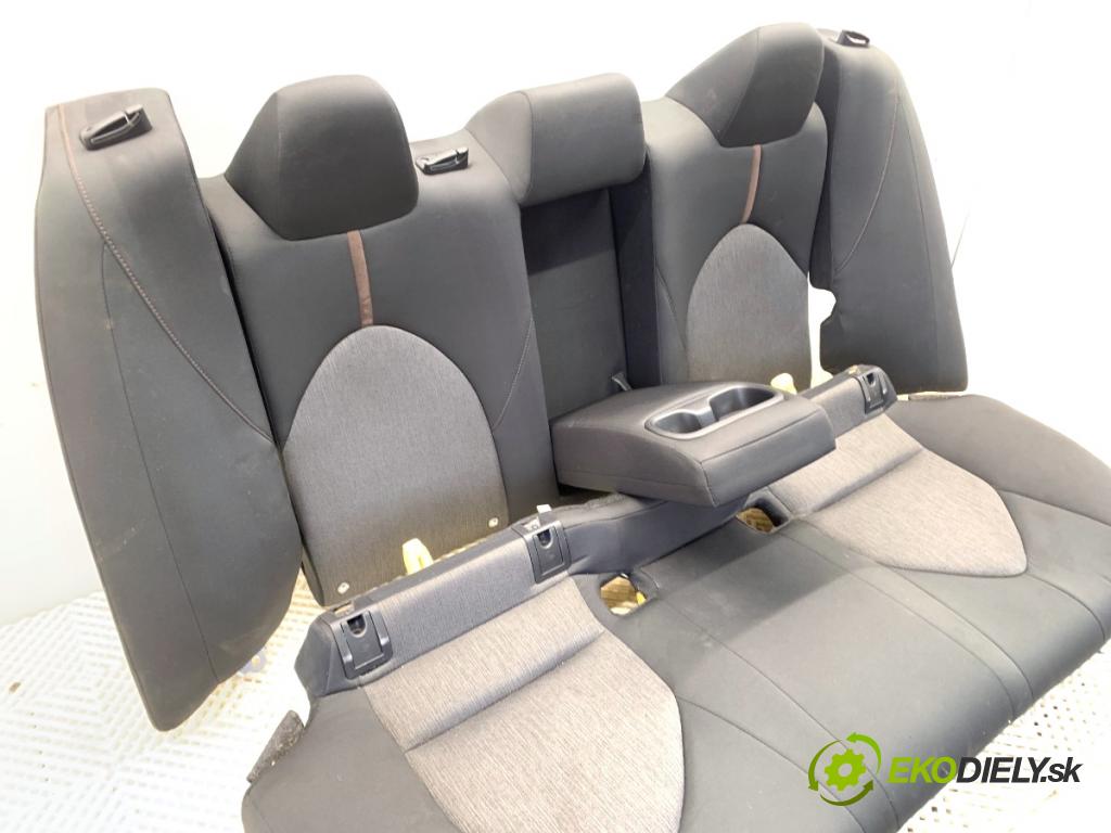 TOYOTA CAMRY sedan 2019 131 kW 2.5 Hybrid (AXVH71_) 2487 Sedadlo druhý rad