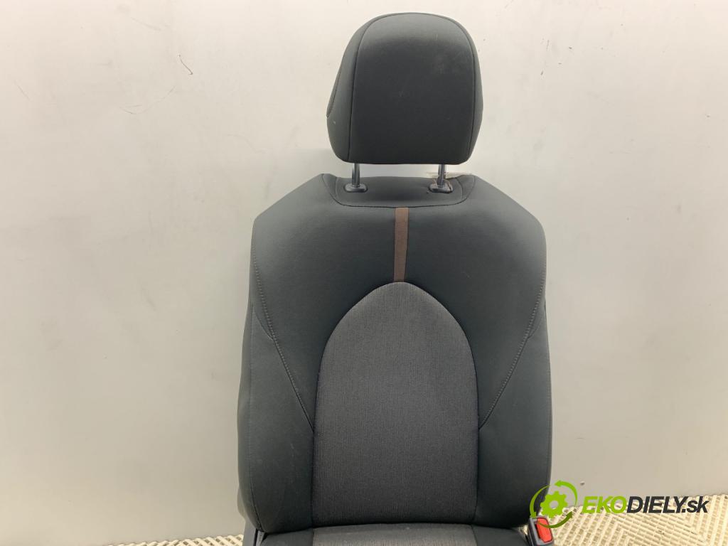 TOYOTA CAMRY sedan 2019 131 kW 2.5 Hybrid (AXVH71_) 2487 Sedadlo pravy predný