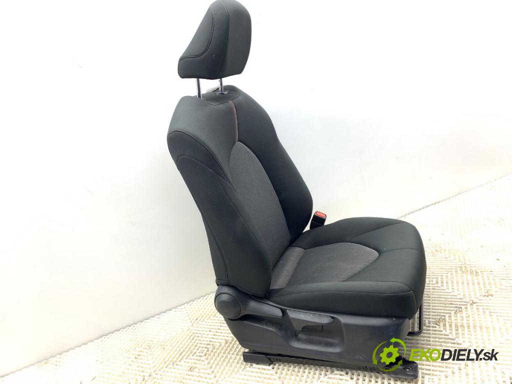 TOYOTA CAMRY sedan 2019 131 kW 2.5 Hybrid (AXVH71_) 2487 Sedadlo pravy predný