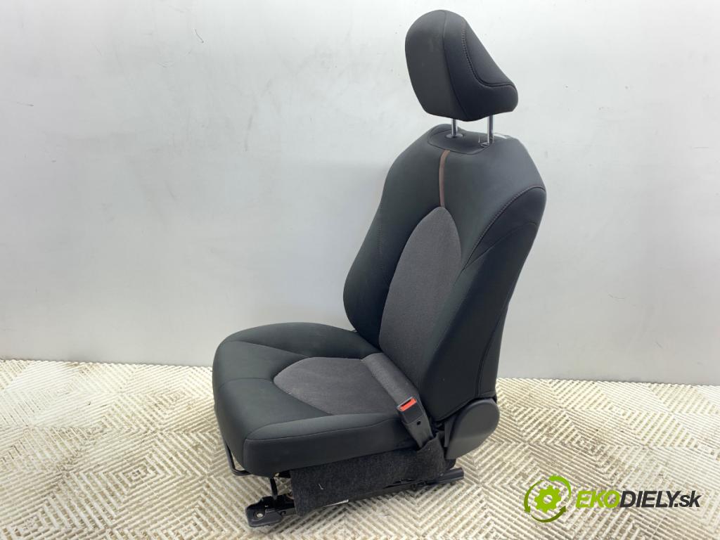 TOYOTA CAMRY sedan 2019 131 kW 2.5 Hybrid (AXVH71_) 2487 Sedadlo pravy predný