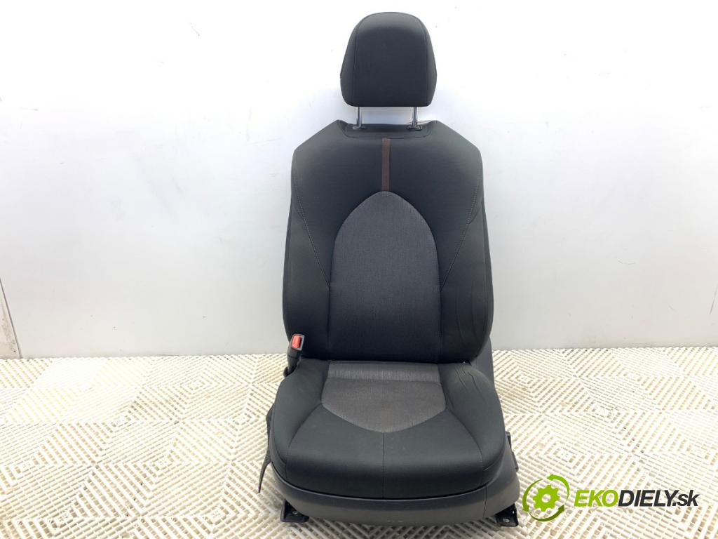 TOYOTA CAMRY sedan 2019 131 kW 2.5 Hybrid (AXVH71_) 2487 sedadlo levý přední část 