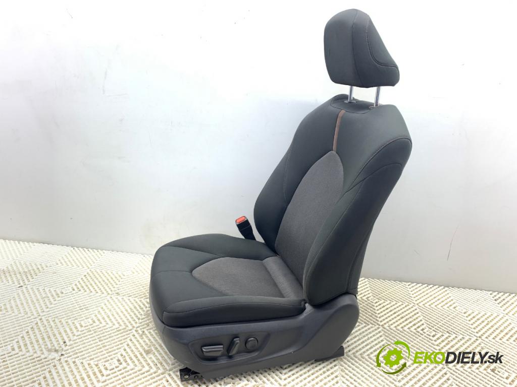 TOYOTA CAMRY sedan 2019 131 kW 2.5 Hybrid (AXVH71_) 2487 Sedadlo ľavy predný