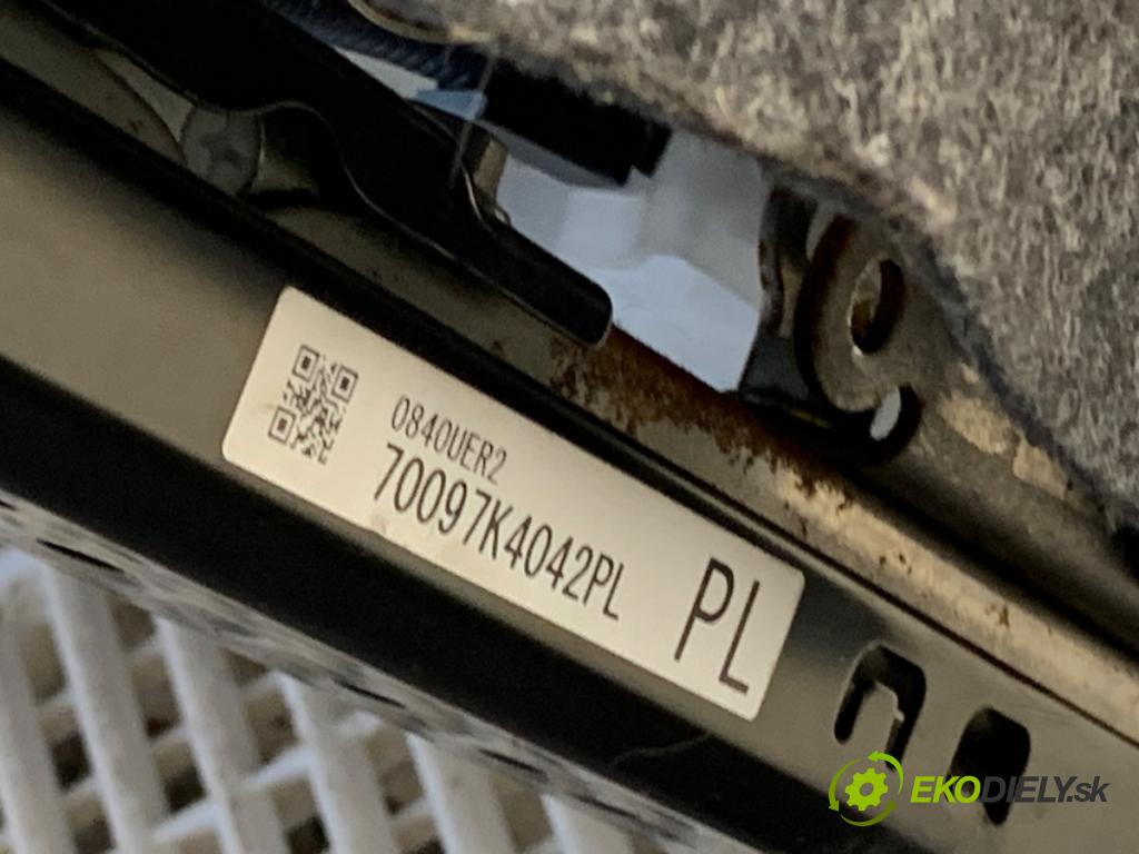 TOYOTA CAMRY sedan 2019 131 kW 2.5 Hybrid (AXVH71_) 2487 Sedadlo ľavy predný