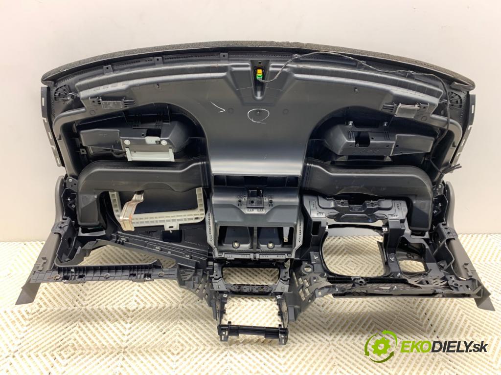 FORD TRANSIT CONNECT Nadwozie pełne/minivan 2022 74 kW 1.0 EcoBoost 998 Palubná doska  (Palubná doska)