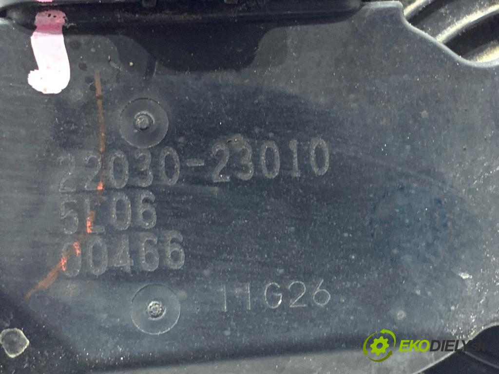 TOYOTA YARIS II liftback 2006 64 kW 1.3 VVT-i (SCP90_) 1298 škrtíci klapka 22030-23010 (Škrticí klapka)