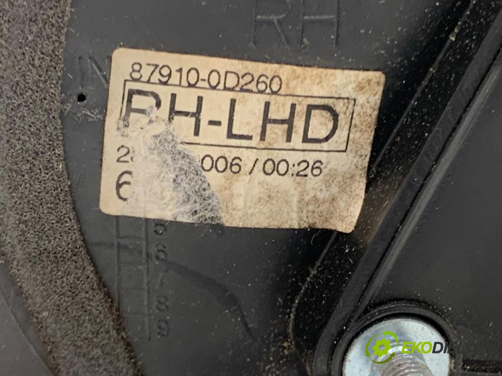 TOYOTA YARIS II liftback 2006 64 kW 1.3 VVT-i (SCP90_) 1298 zpětné zrcátko pravý