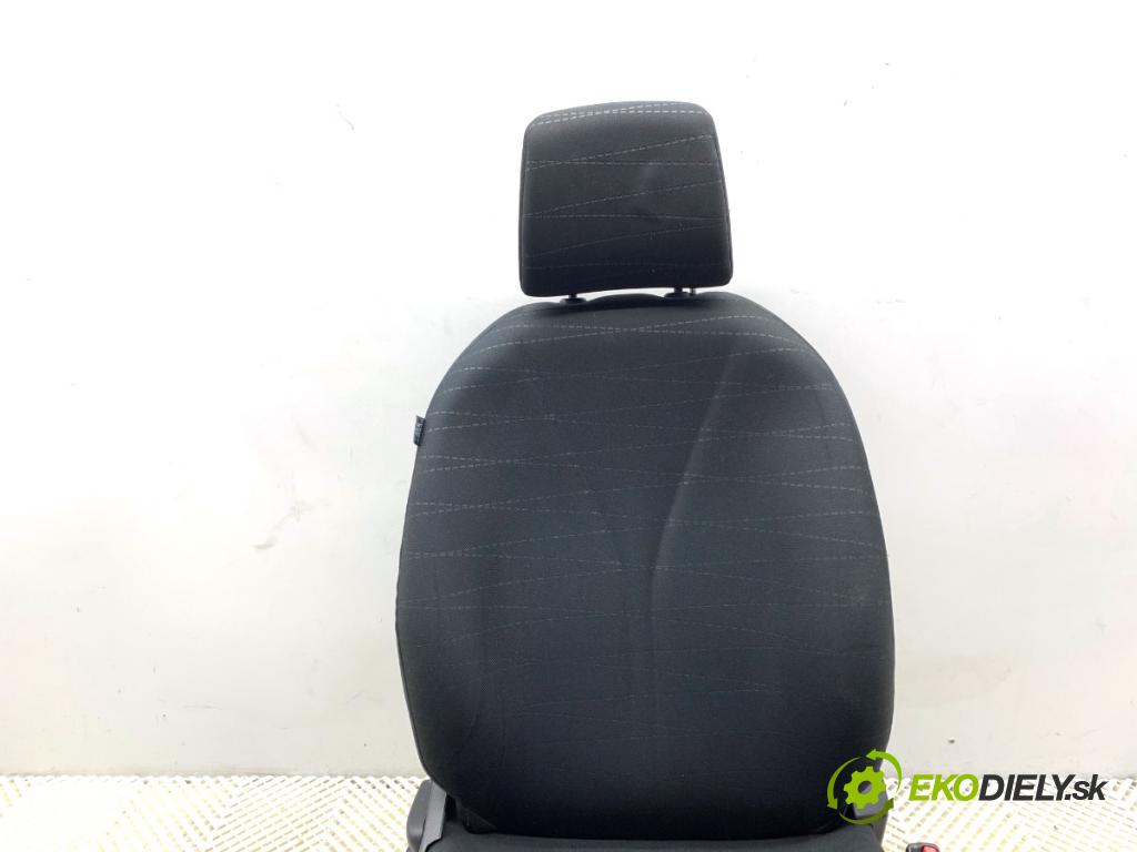 TOYOTA YARIS II liftback 2006 64 kW 1.3 VVT-i (SCP90_) 1298 Sedadlo pravy predný