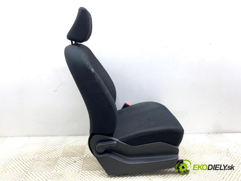 TOYOTA YARIS II liftback 2006 64 kW 1.3 VVT-i (SCP90_) 1298 Sedadlo pravy predný
