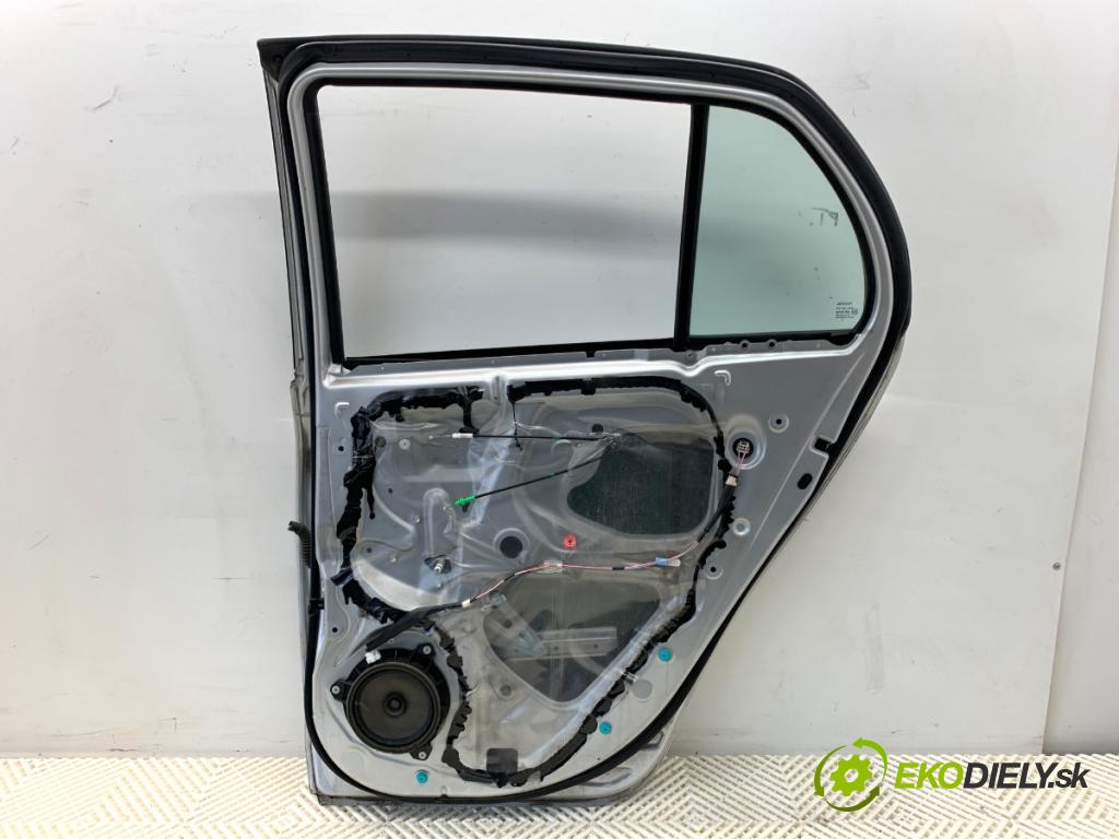 TOYOTA YARIS II liftback 2006 64 kW 1.3 VVT-i (SCP90_) 1298 dveře pravý zadní část 1E7