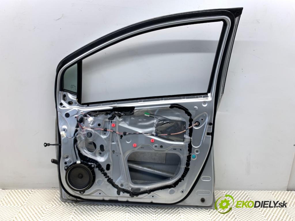 TOYOTA YARIS II liftback 2006 64 kW 1.3 VVT-i (SCP90_) 1298 dveře pravý přední část 1E7