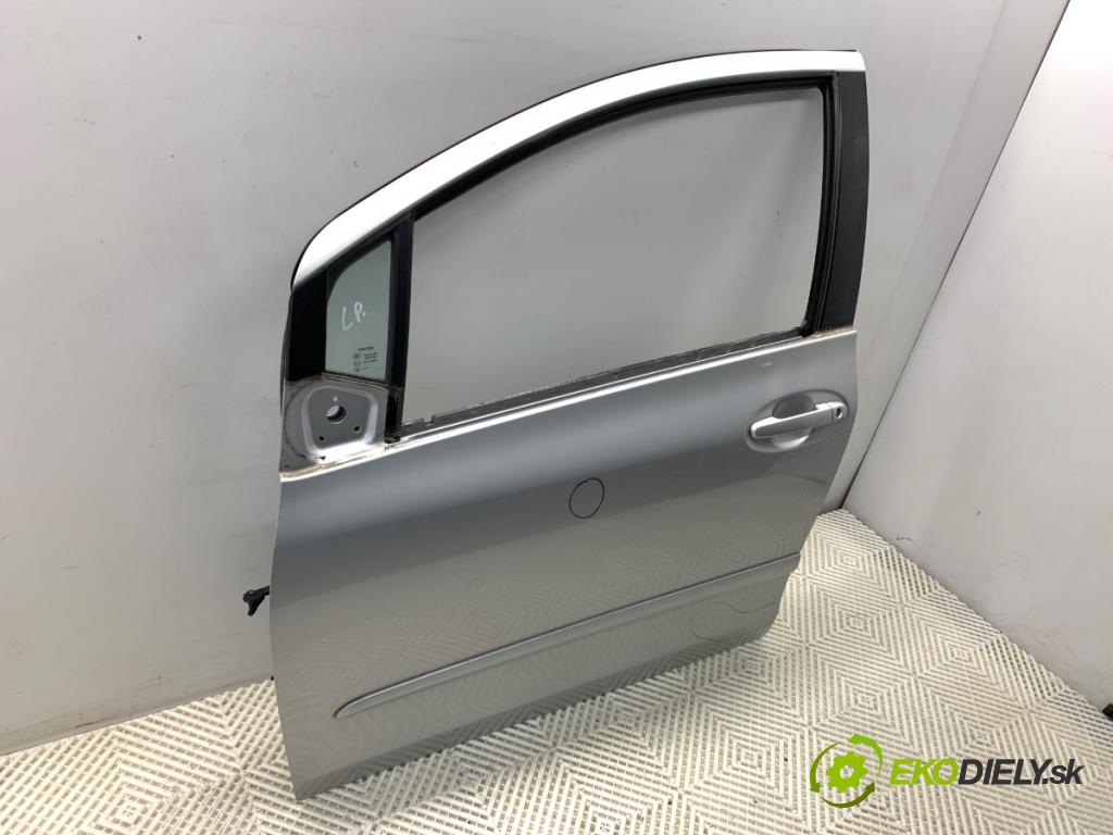 TOYOTA YARIS II liftback 2006 64 kW 1.3 VVT-i (SCP90_) 1298 Dvere ľavy predný 1E7