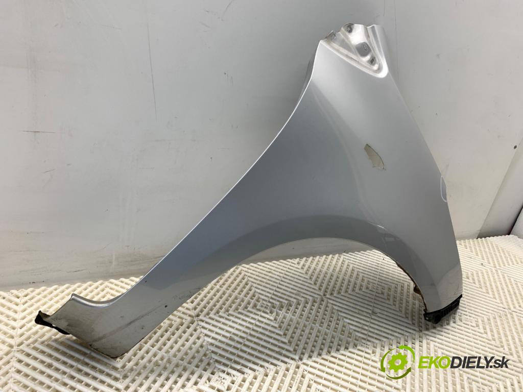 TOYOTA YARIS II liftback 2006 64 kW 1.3 VVT-i (SCP90_) 1298 Blatník pravy predný 1E7