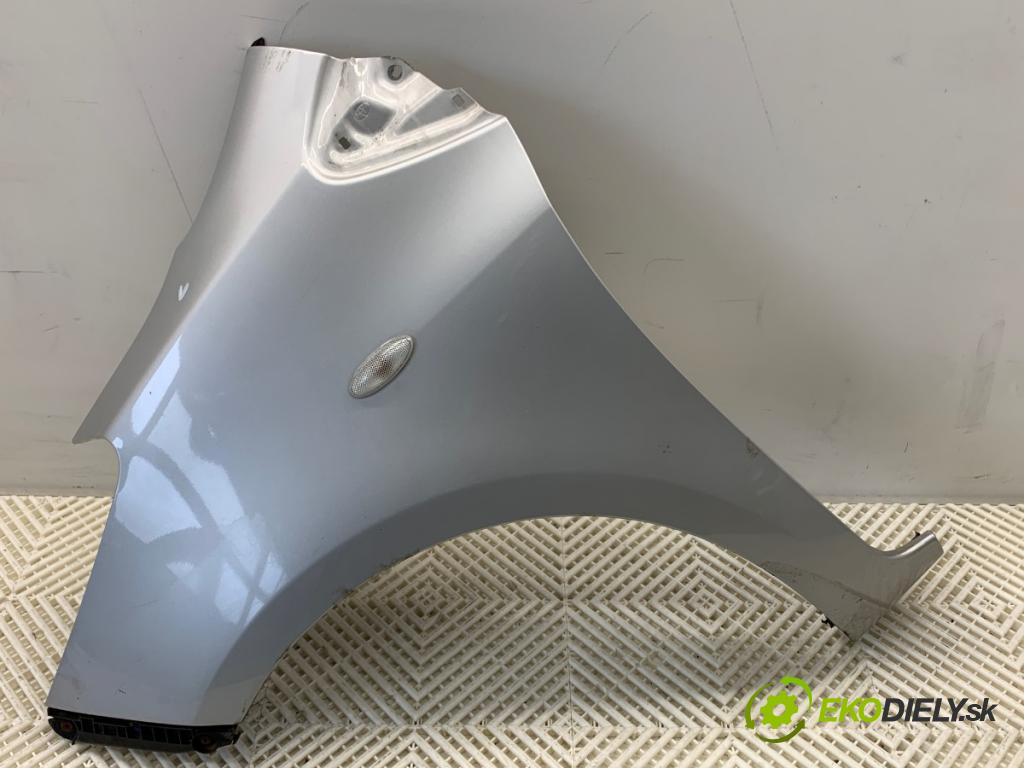 TOYOTA YARIS II liftback 2006 64 kW 1.3 VVT-i (SCP90_) 1298 Blatník ľavy predný 1E7
