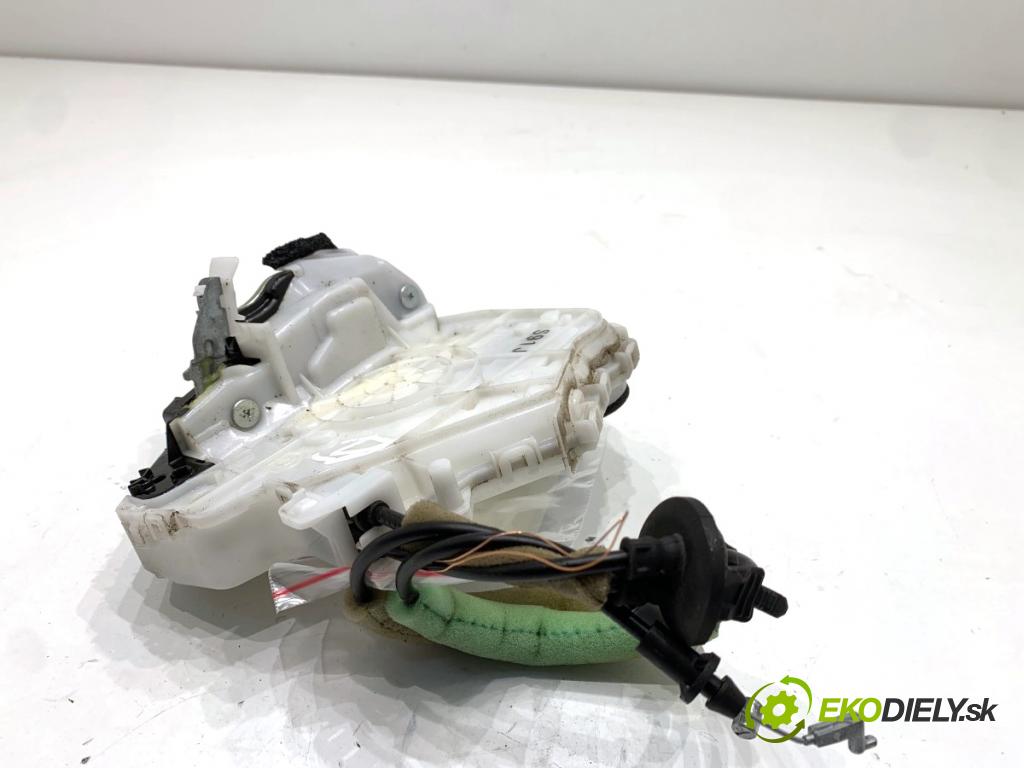 MAZDA 3 BP liftback 2019 132 kW SKYACTIV-X M Hybrid (BP2H) 1998 zámok Dvere pravy zad J15A214