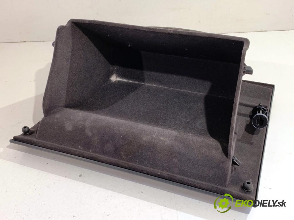 MAZDA 3 BP liftback 2019 132 kW SKYACTIV-X M Hybrid (BP2H) 1998 Priehradka, kastlík spolujazdca  (Priehradka (kastlík))