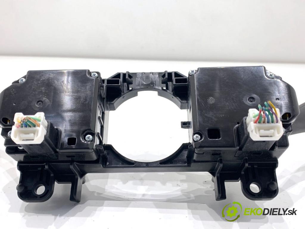 MAZDA 3 BP liftback 2019 132 kW SKYACTIV-X M Hybrid (BP2H) 1998 Prepínač kombinovaný  (Prepínacie páčky pod volantom)